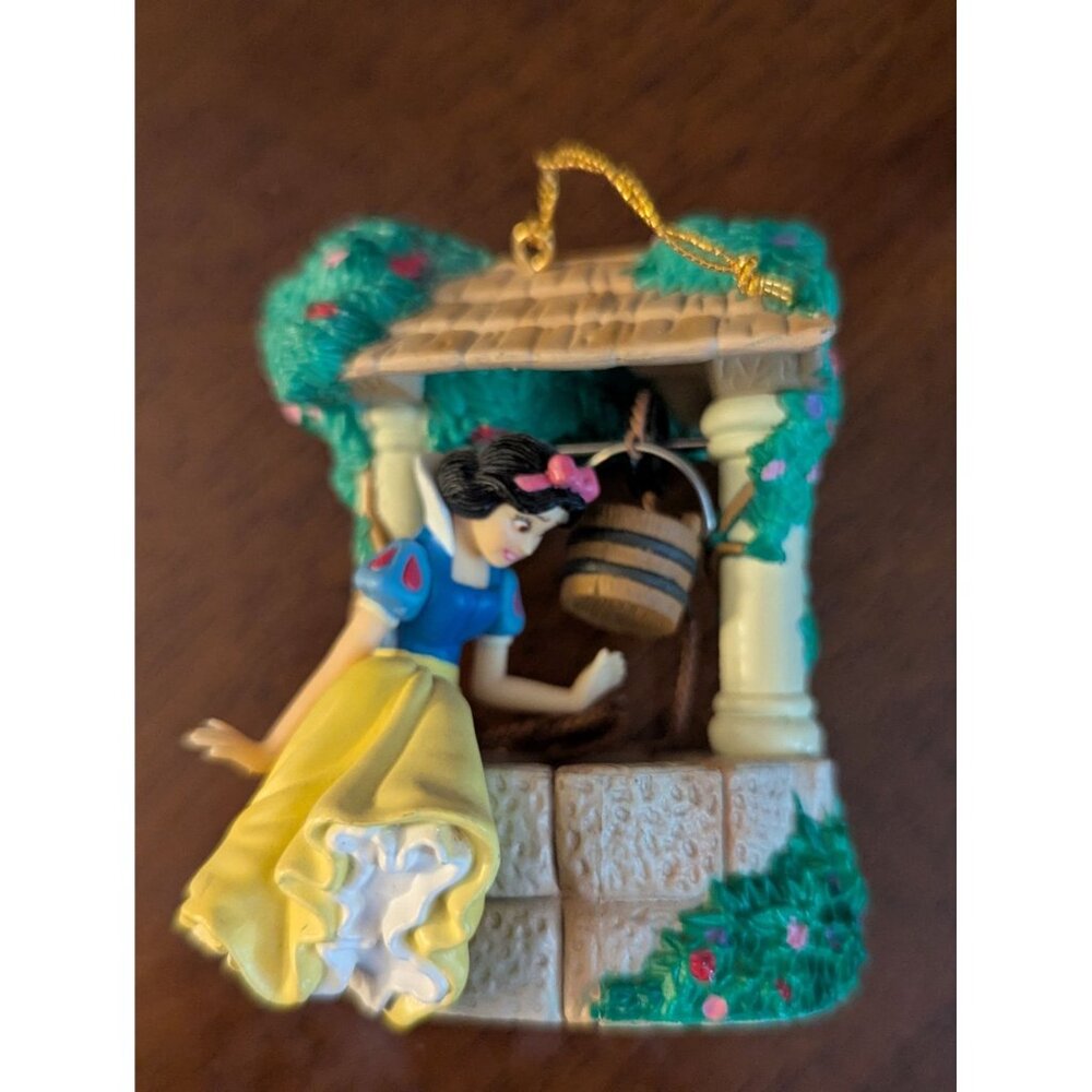 Disney Snow White Wishing Well Ornament By Enesco